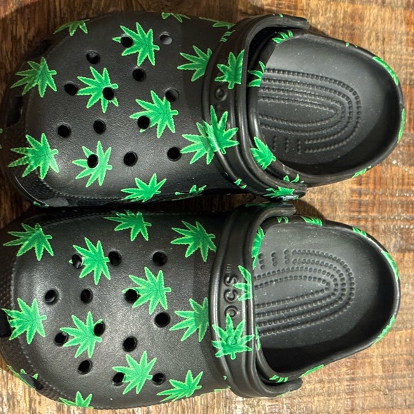 Crocs!Crocs! Crocs! leaf - Picture 2 of 4